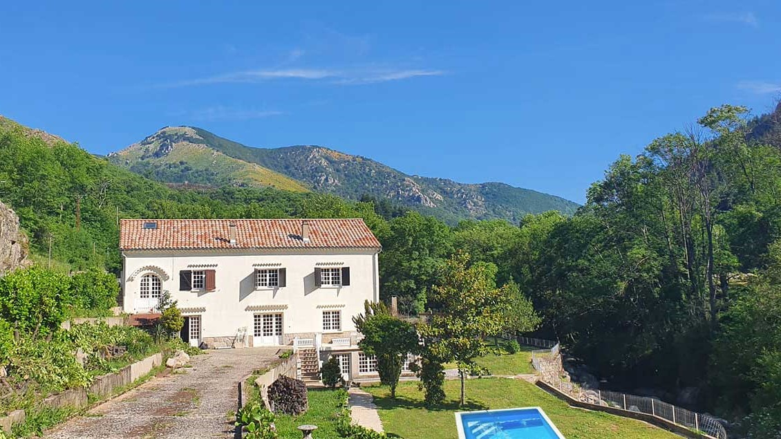 Gîte le Coulassou - spa, piscine, sauna, rivière Gîte le Coulassou - spa, piscine, sauna, rivière