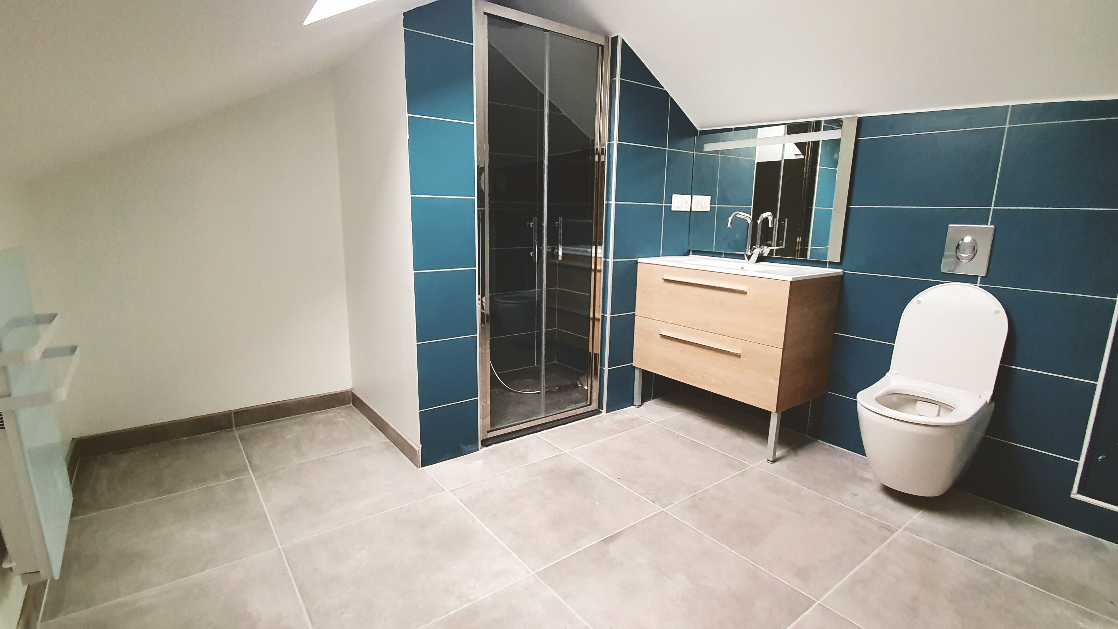 Salle de douche chambre 7 faience bleue