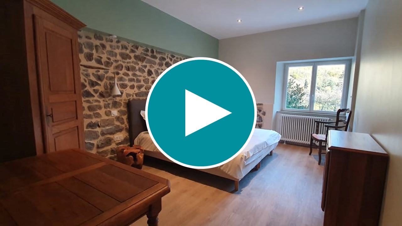 video Chambre 4 gite le coulassou en ardeche5)